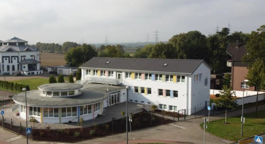 Luftbild der Kita „Kleine Kumpel am Paschenberg“ neben der Blauen Moschee in Herten